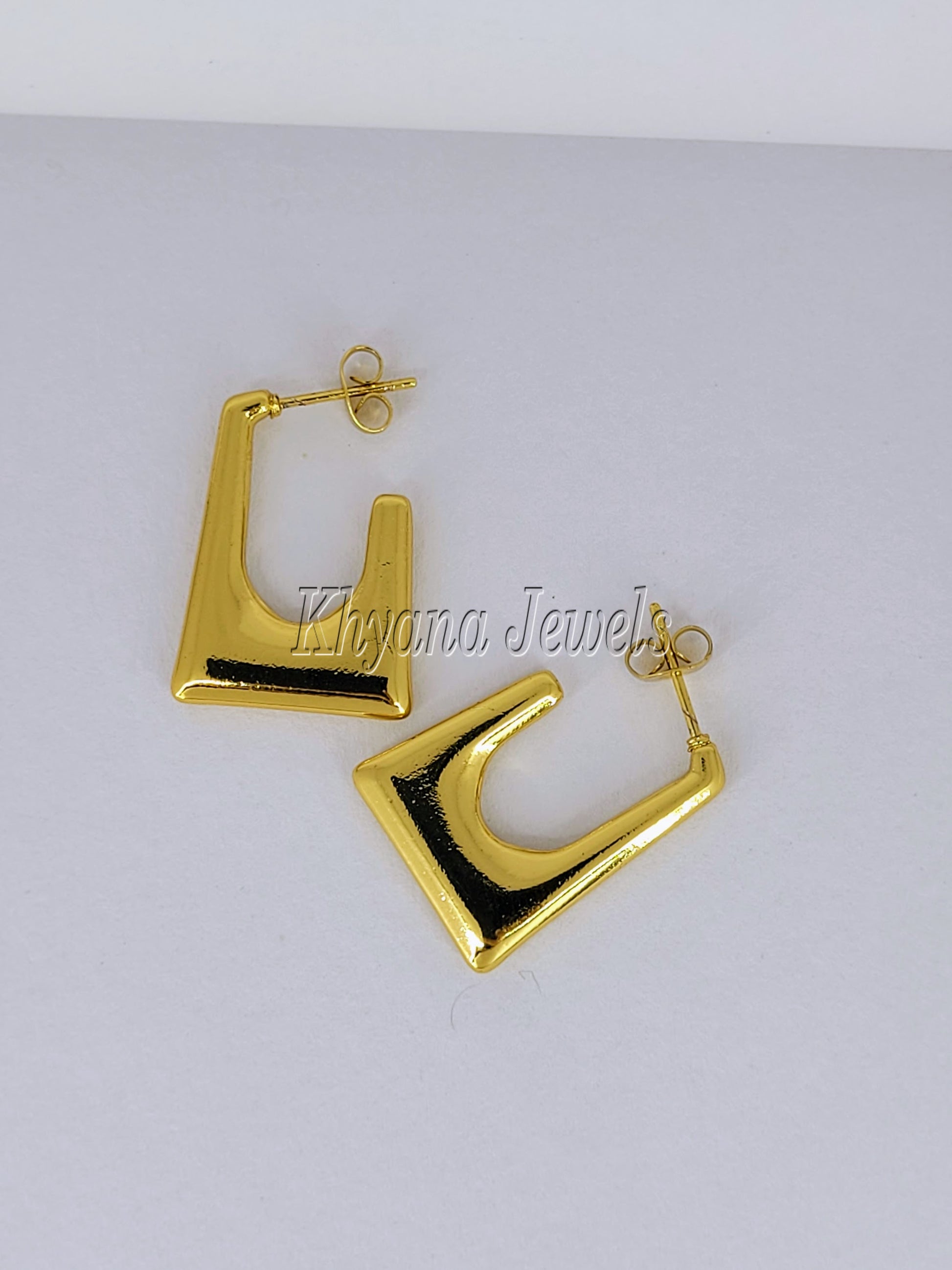 Modern Gold Plated U-Shaped Anti-Tarnish Earrings