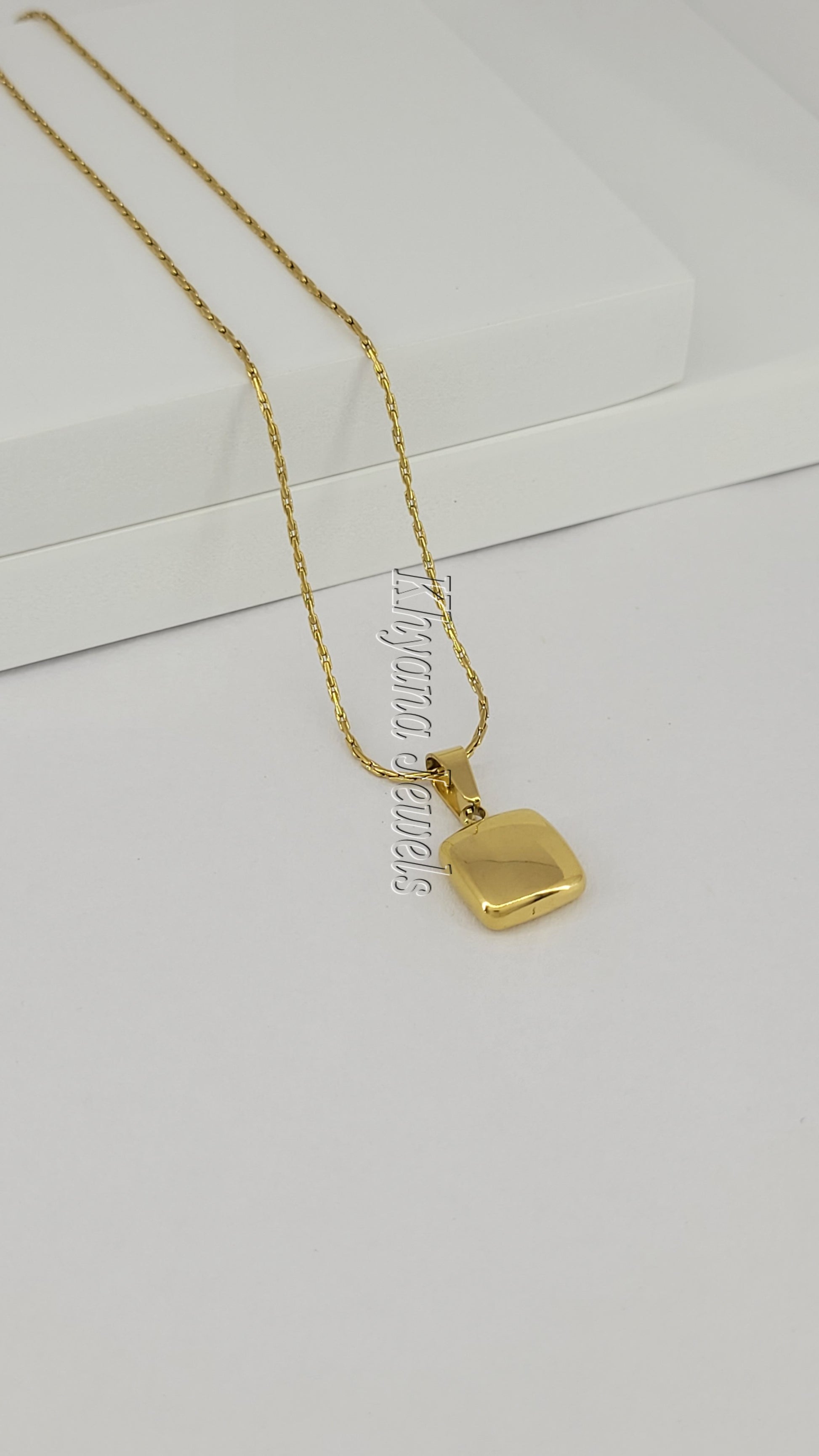 Elegant Gold Plated Anti-Tarnish Green Gemstone Necklace