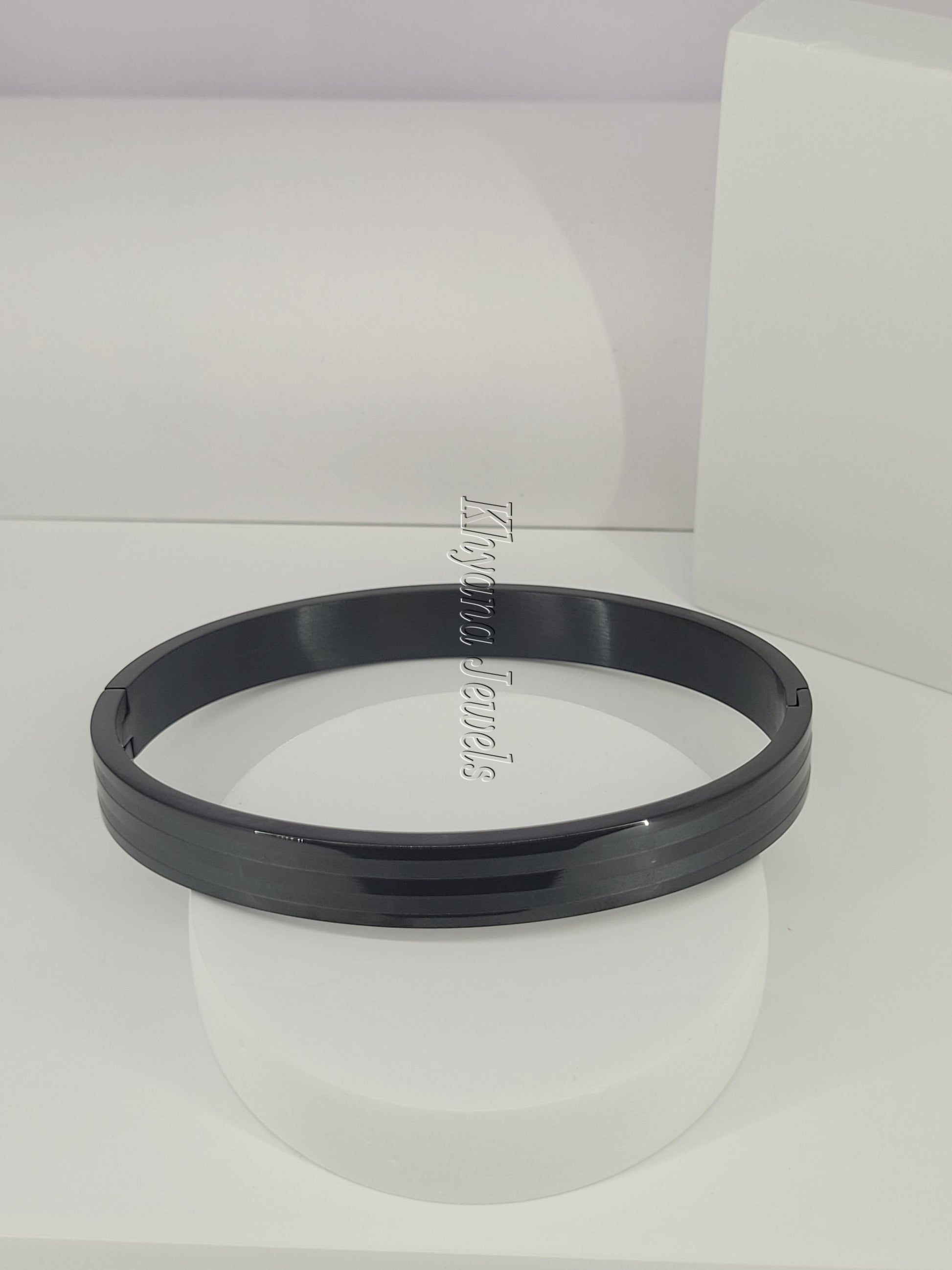 Matte Black Minimalist Kada-Bracelet for Men