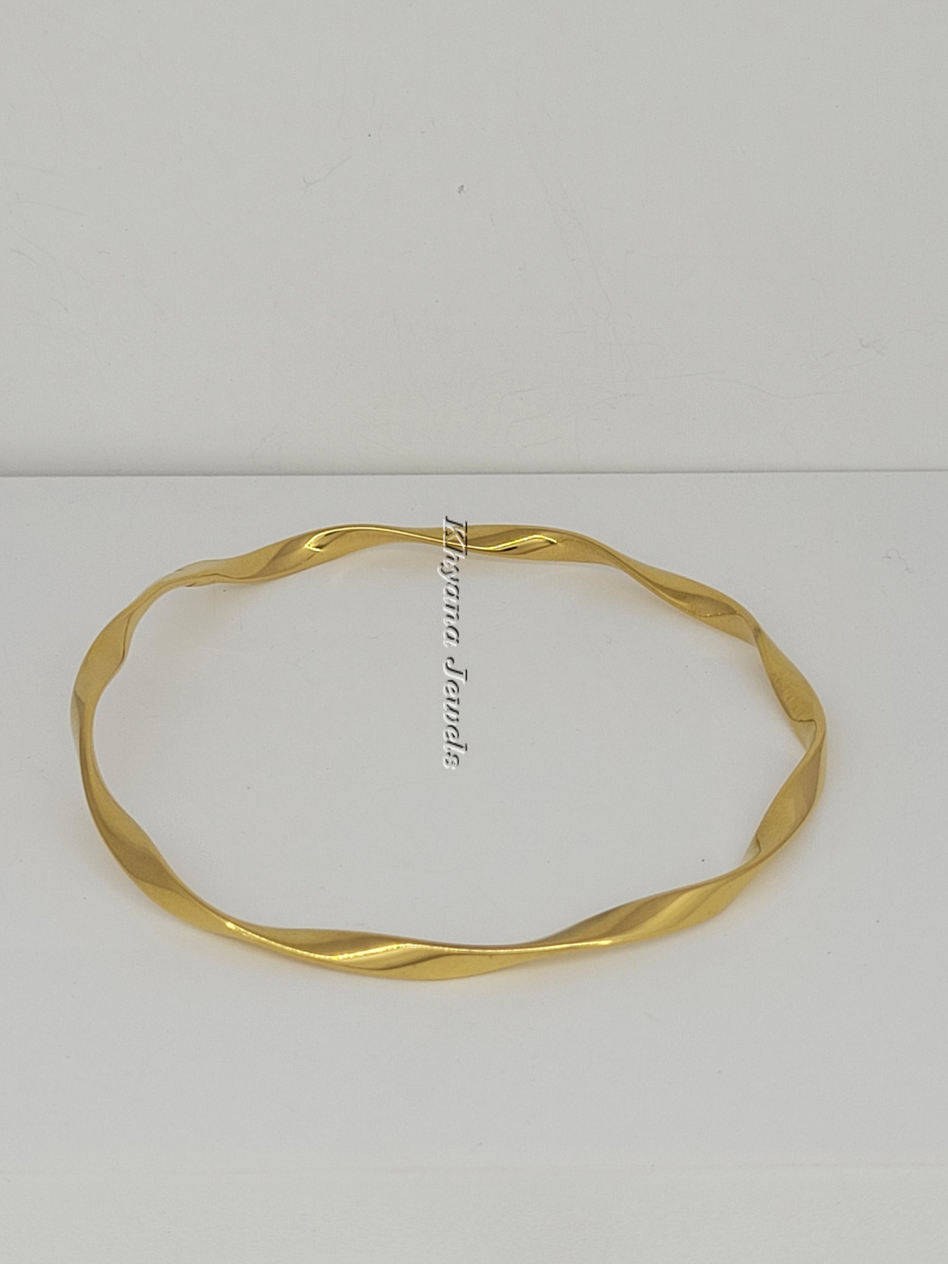 Minimal Twisted Slim Bangle