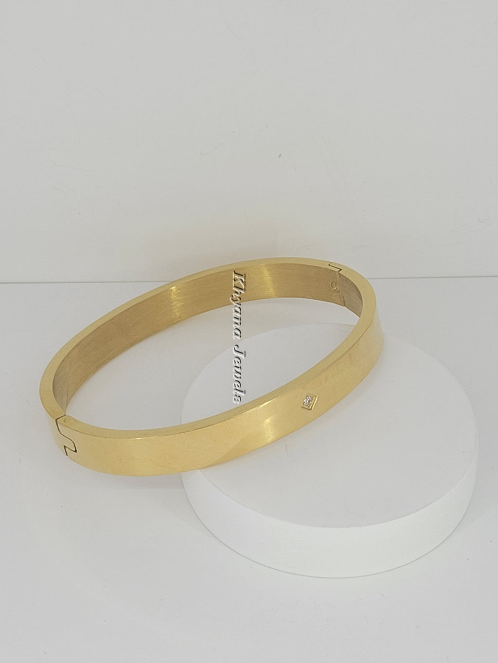 Classic Minimal Diamond-Stud Bangle